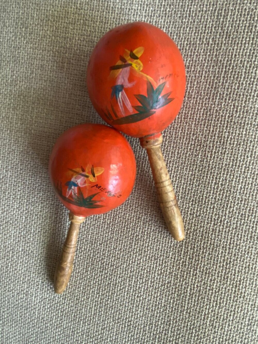 🪘Vintage Hand-Painted Mexican Gourd Maracas - Folk Art Shakers - Pair